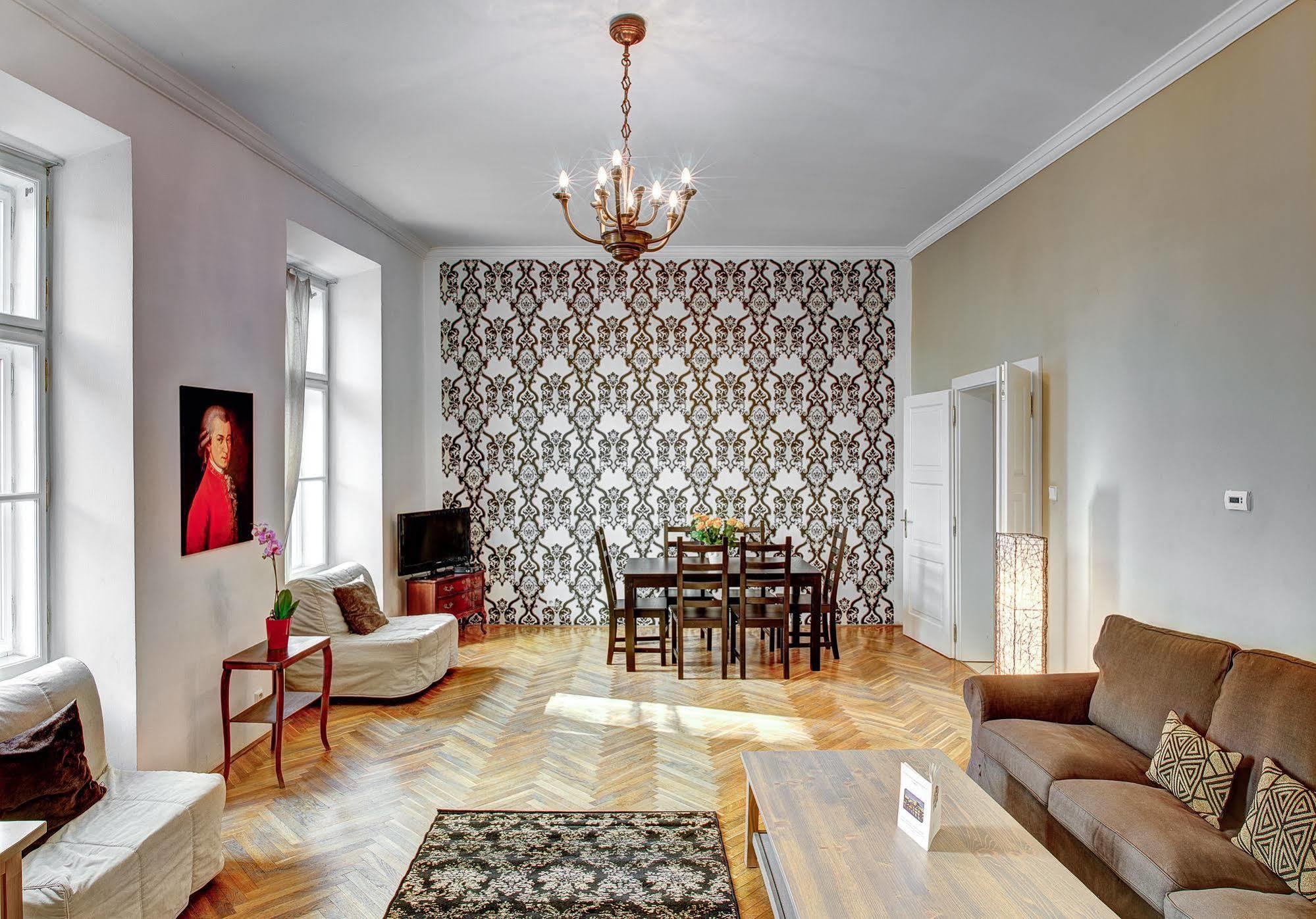 Abc Suites Apartahotel Praga